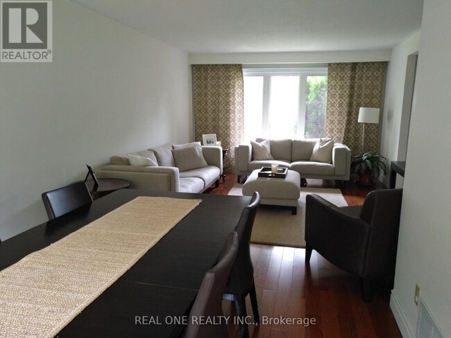 Photo - 72 Liebeck Crescent