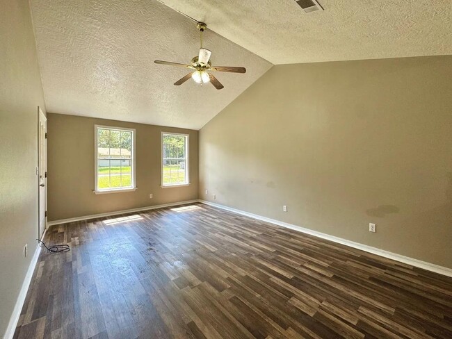 121 Green Ln