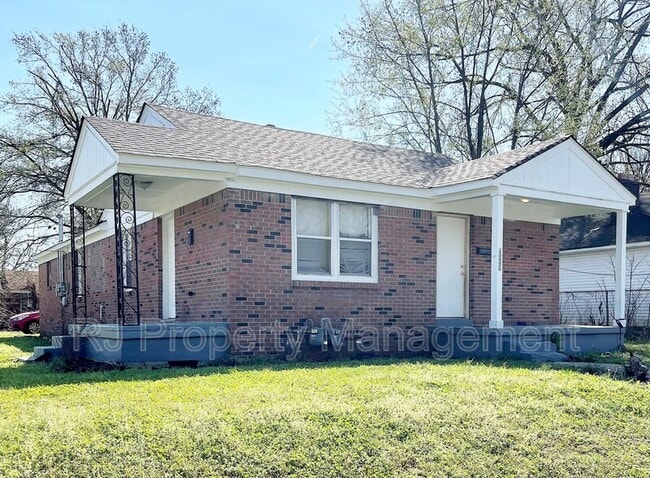 Photo - 802 Cella St