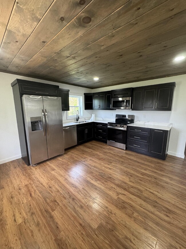 Photo - 1885 Everett Rd