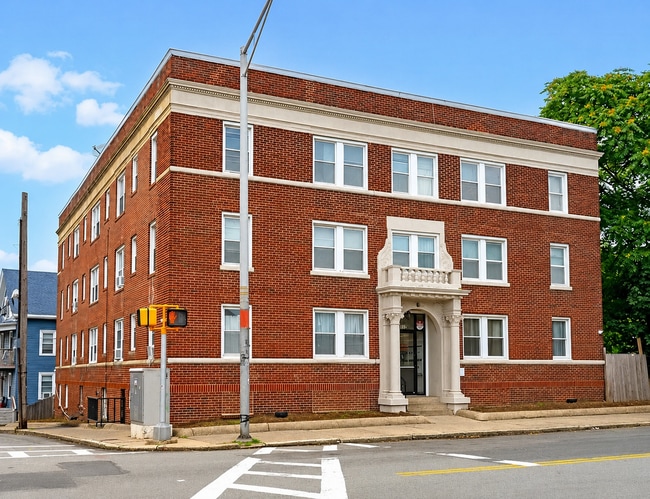 Building Photo - 119 Lewis St Unit 16