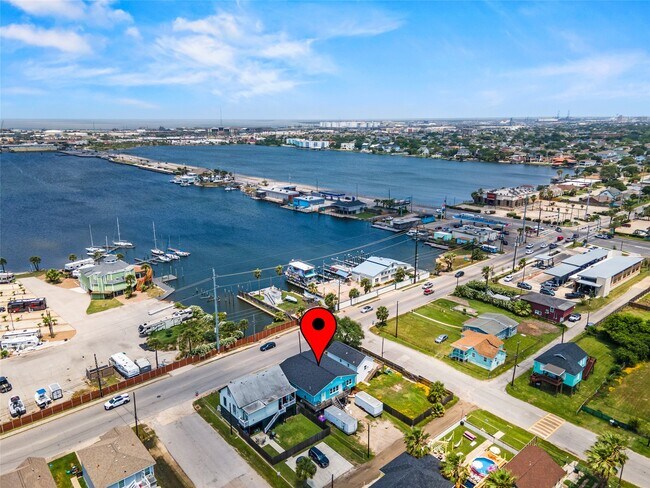 Photo - 6203 Heards Ln