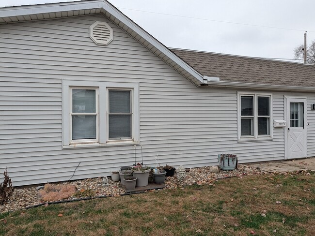 Building Photo - 1204 S 13th St Unit 1204 1/2