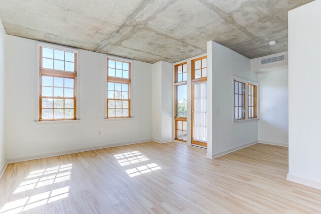 Building Photo - 275 S Harrison St Unit 311