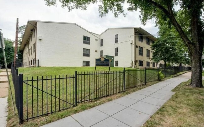 Photo - 3109 Naylor Rd SE