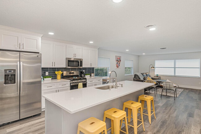 Photo - 320 Jamaica Dr