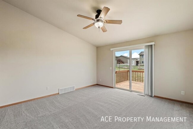 Photo - 251 Grandeur Ln