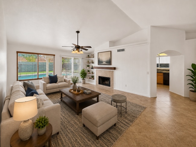 Photo - Spacious 4 Bedroom Pool Home in Quiet Cul De Sac