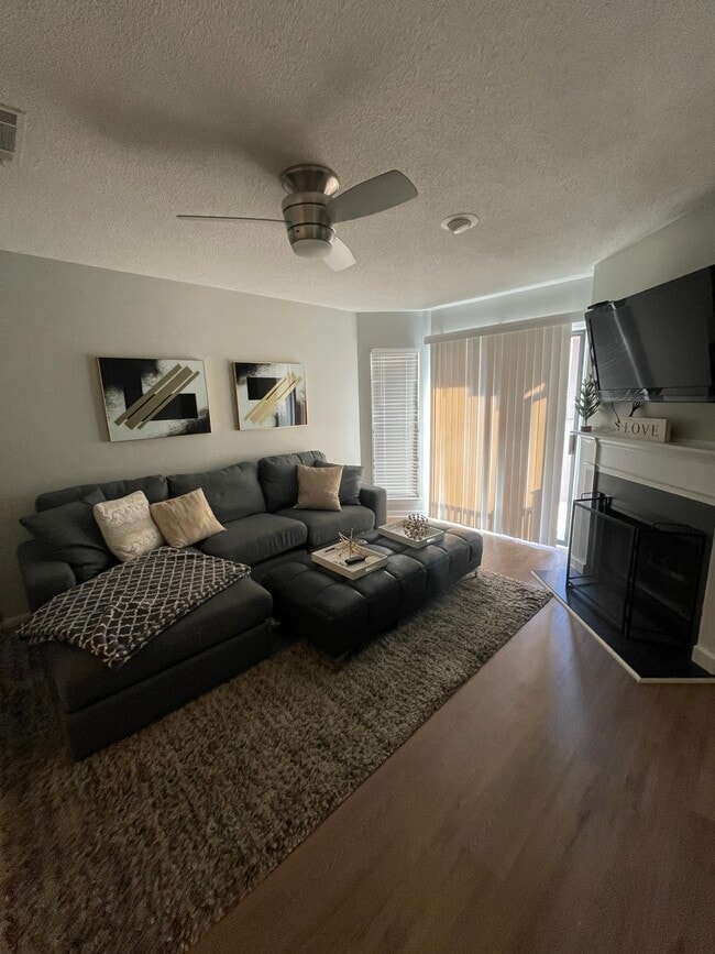 Sala de estar 1 - 1312 Colony Place Dr Unidad 1312