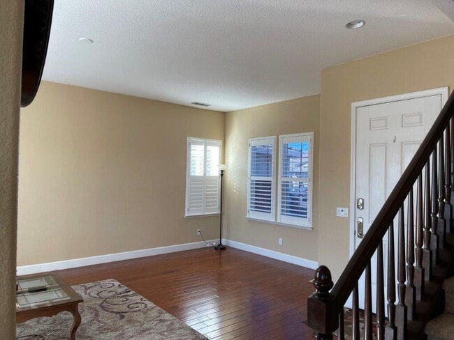 Photo - NEWER MODERN HOME BEHIND KAISER VACAVILLE *STAR RENTALS