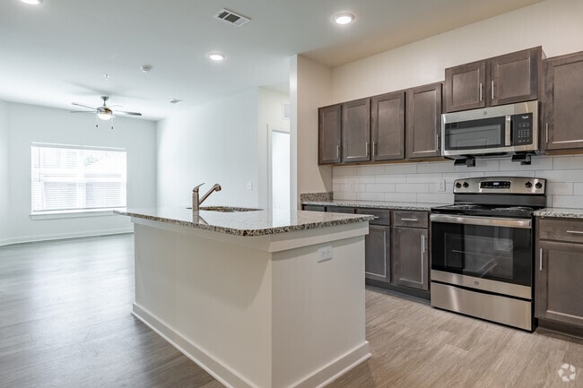 2BR, 2BA - 974SF - 55 Milton