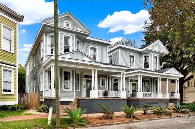 Photo - 118 W Waldburg St