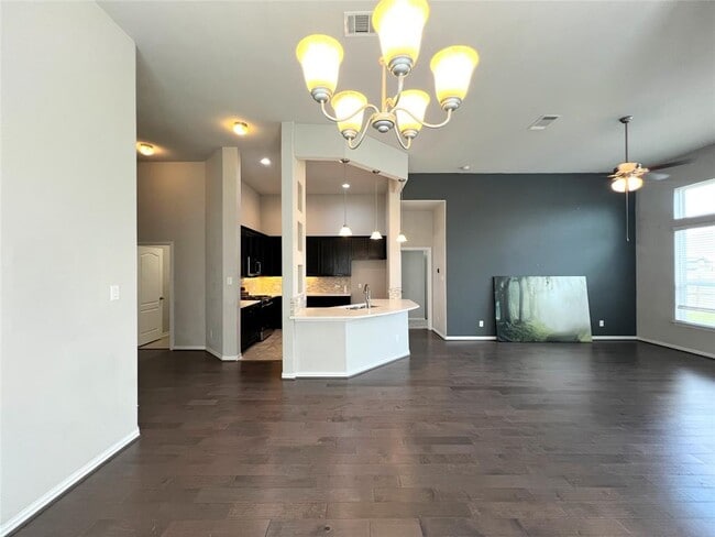 Photo - 613 Palmilla St