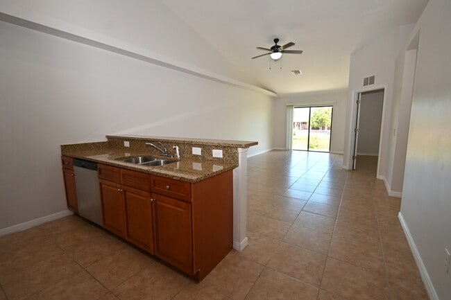 Photo - 613 SE 14th St