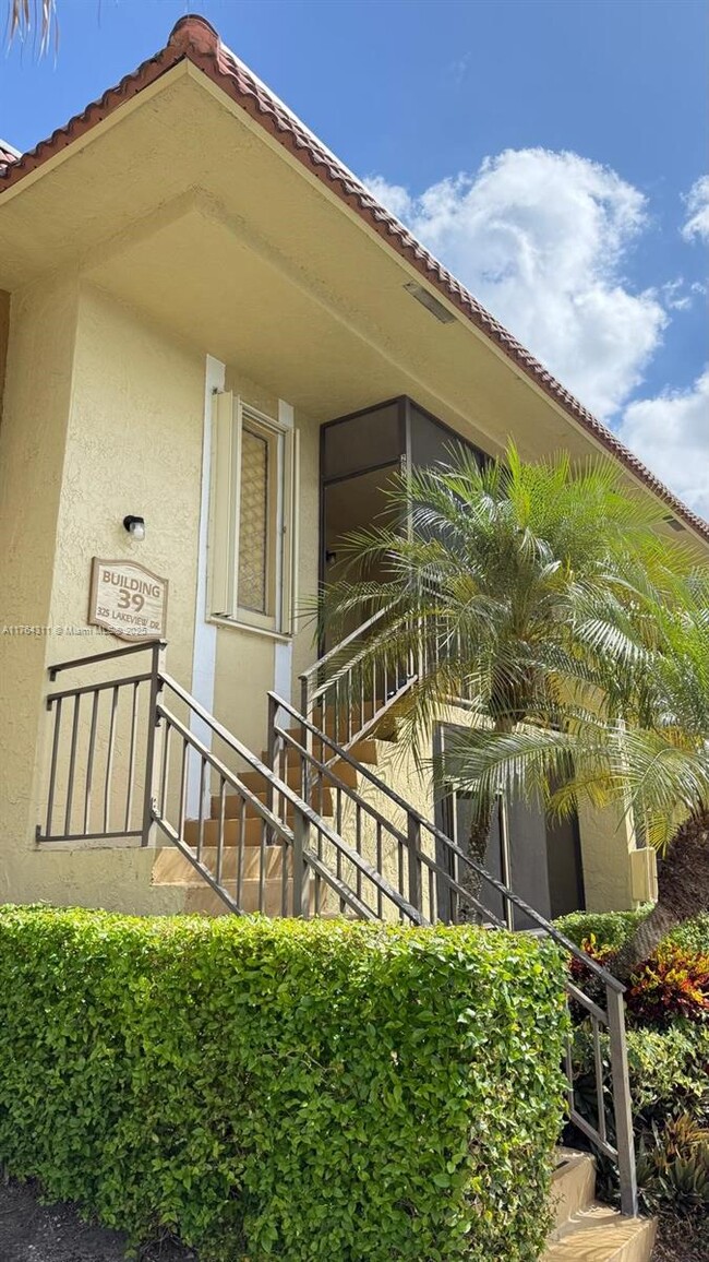 Photo - 325 Lakeview Dr Apartment Unit 202