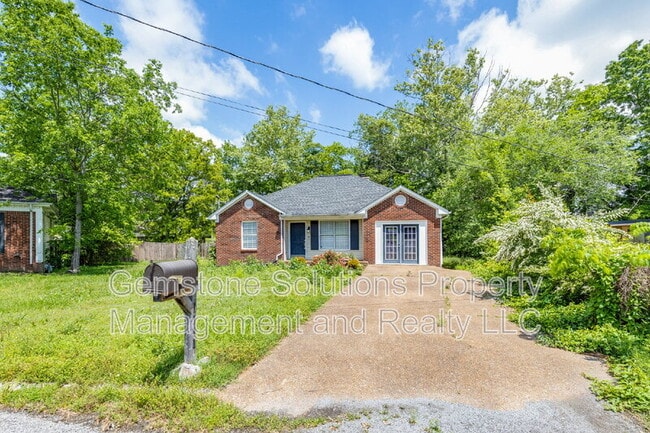 Photo - 1111 Cedarhill Ct House