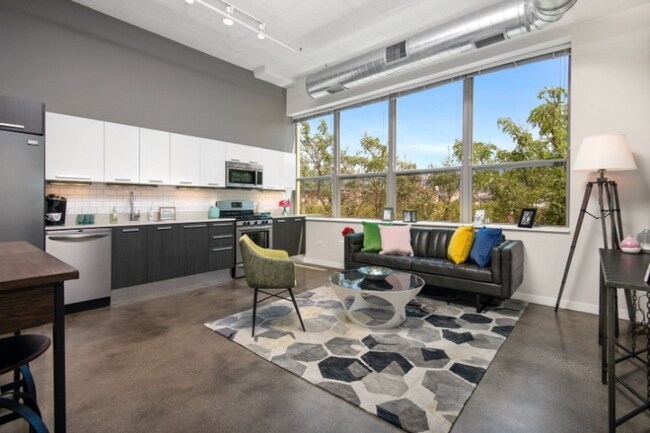 Photo - 1300 W Randolph St