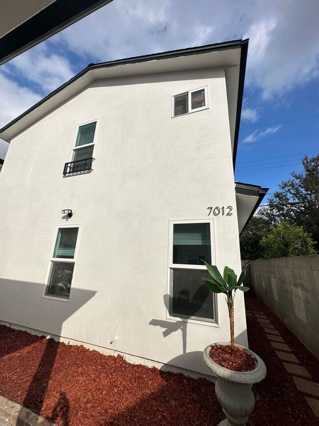 Building Photo - Brand New and Stunning  3+2 ADU on a pictu... Rental