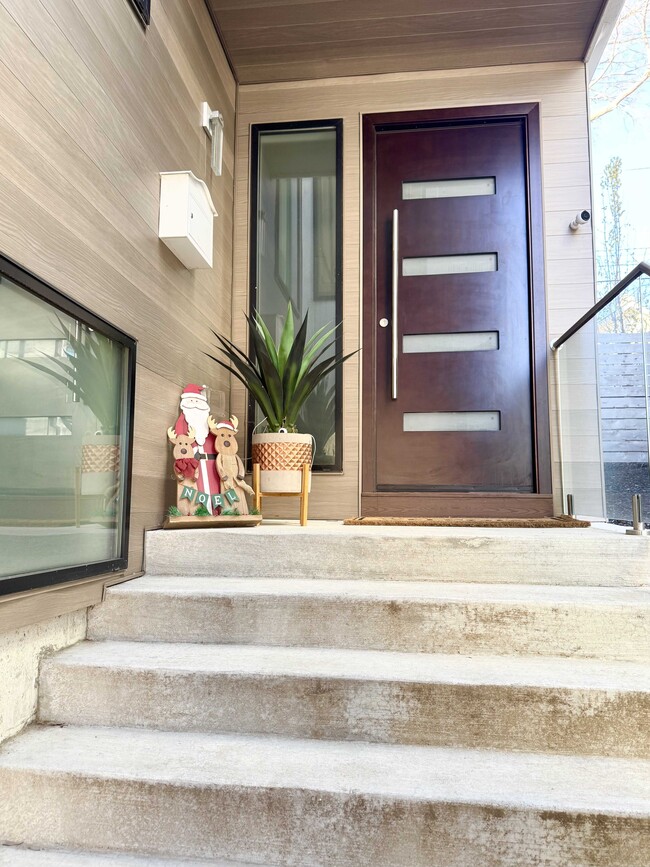 Photo - 4732 Mercier St