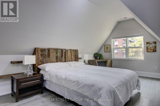 Photo - 109 Spadina Rd