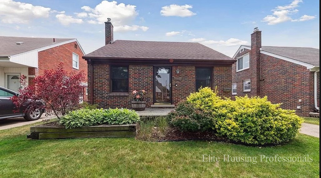 Photo - 2212 Burger St