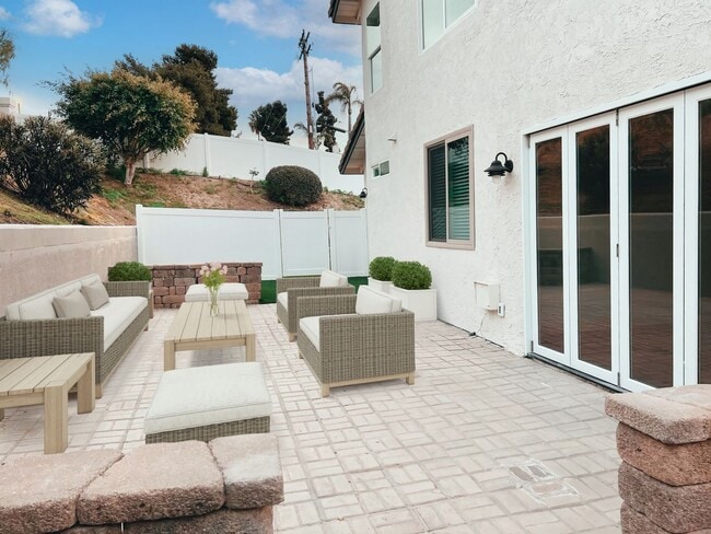 Building Photo - New & Updated 2 Bed / 1 Bath Lower Level Unit on Fire Mountain