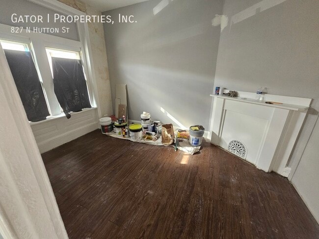 Photo - 827 Hutton St