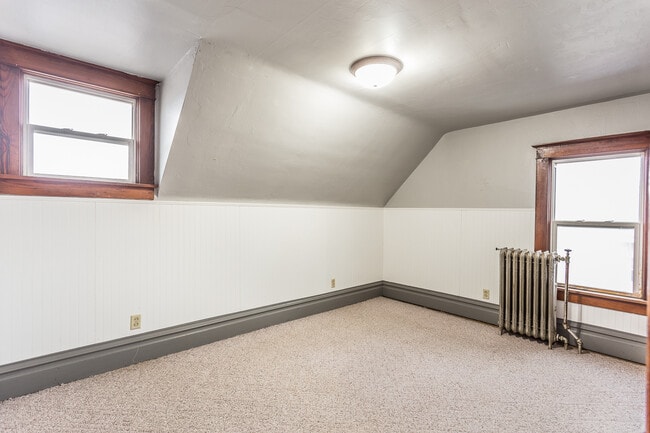 Photo - 1420 W 10th St