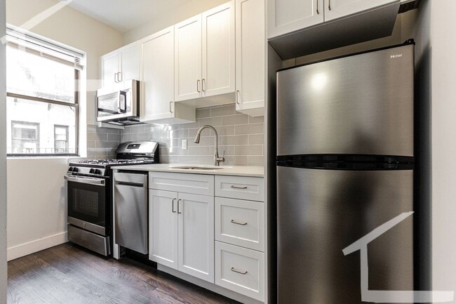 Centrally Located, Modern Fenway 2-Bed w/ Laundry - Centrally Located, Modern Fenway 2-Bed w/ Laundry