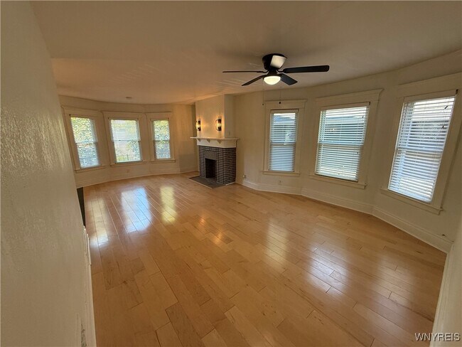 Photo - 95 Inwood Pl