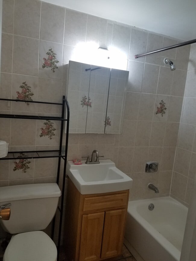 Bathroom - 167 Sands St Unit 305