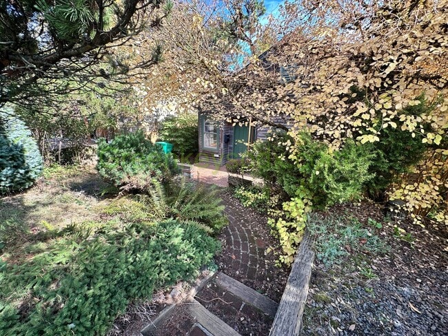 Cute 2-Bedroom Cottage by OHSU on the Hill... - Cute 2-Bedroom Cottage by OHSU on the Hill...