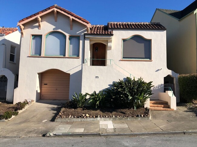 Building Photo - Mt Davidson Manor Home for Rent