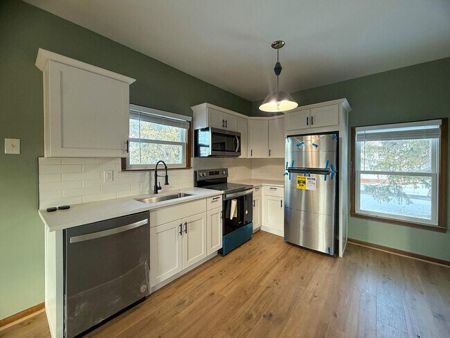 Photo - 36465 Main St