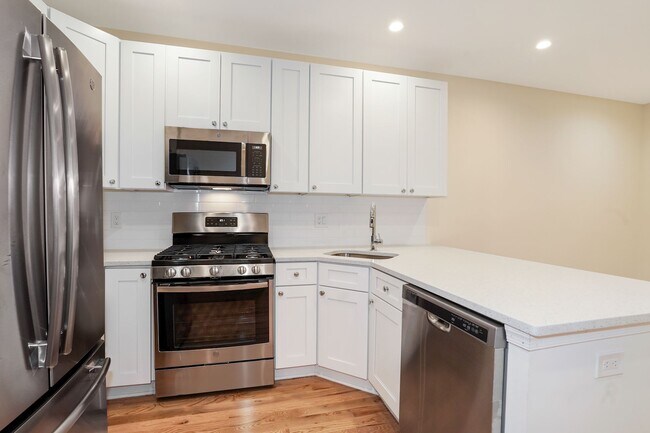 Building Photo - 26 Florida Ave NE Unit #2