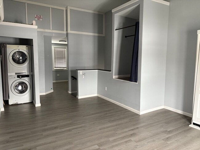 Building Photo - 153 1/2 S Main St. Unit Upstairs studio apartment