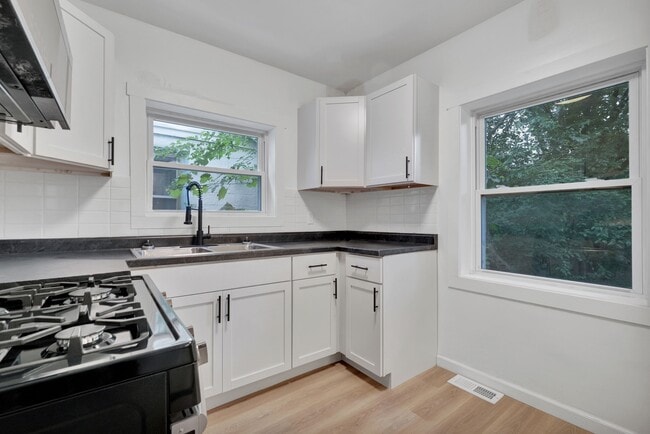 Photo - 1225 Regent St