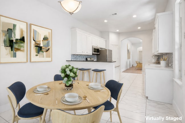 Building Photo - 5011 Manett St