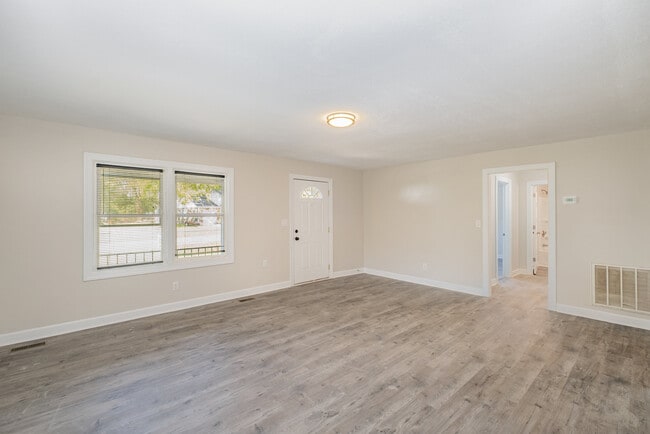 Photo - 417 W Coffee St