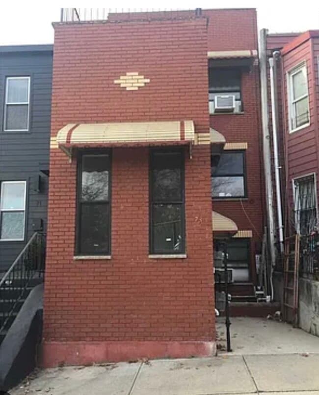 Building Photo - 73 Stewart St Unit 2