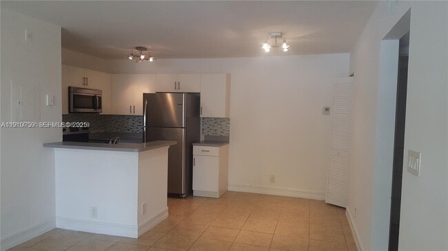 Photo - 731 Lyons Rd Unidad 16103