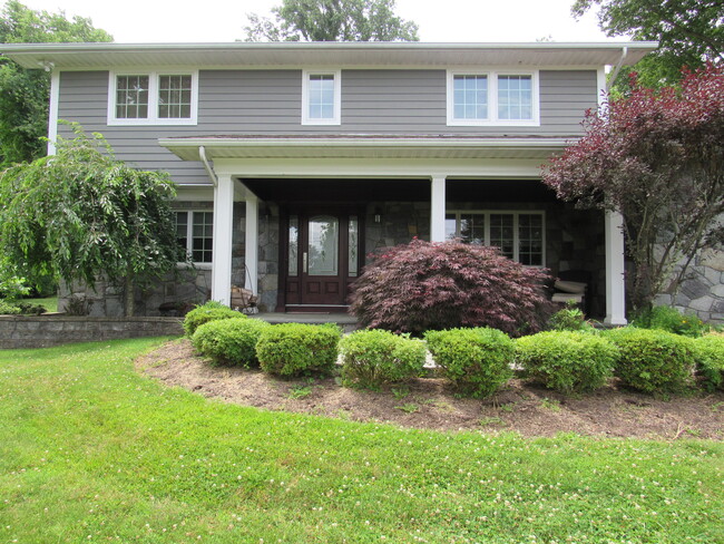 Photo - 10 Foxwood Ln House