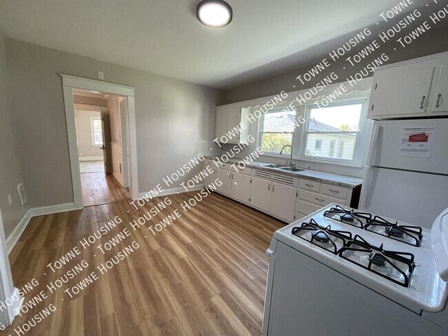 Photo - 170 Ladner Ave Unit 1