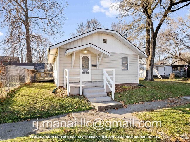 Building Photo - 803 N Race St Rental