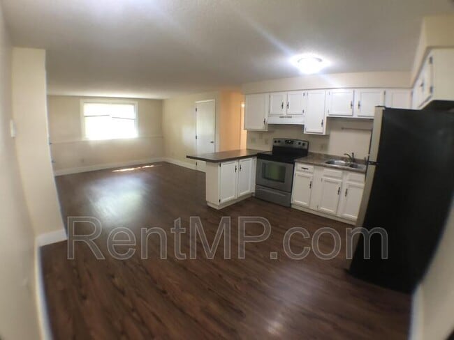 Photo - 303 S Oak St