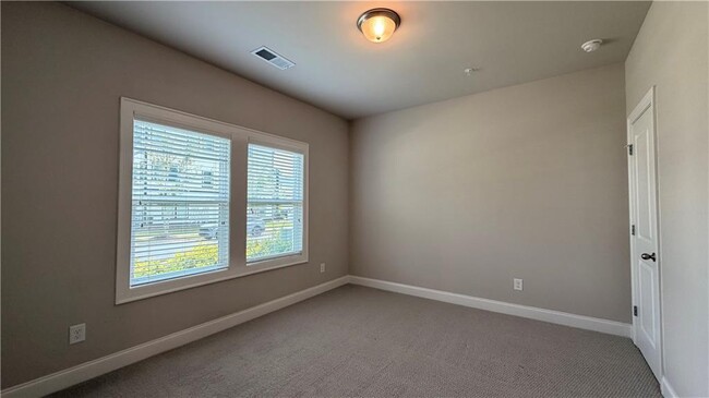 Photo - 1012 Knoxboro Ln