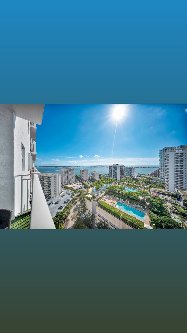 Building Photo - 185 SE 14th Ter Unit 2008