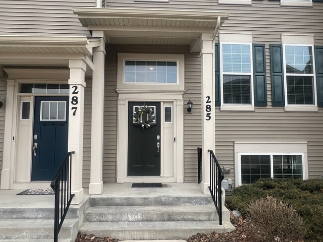 Photo - 285 Lakeshore Dr