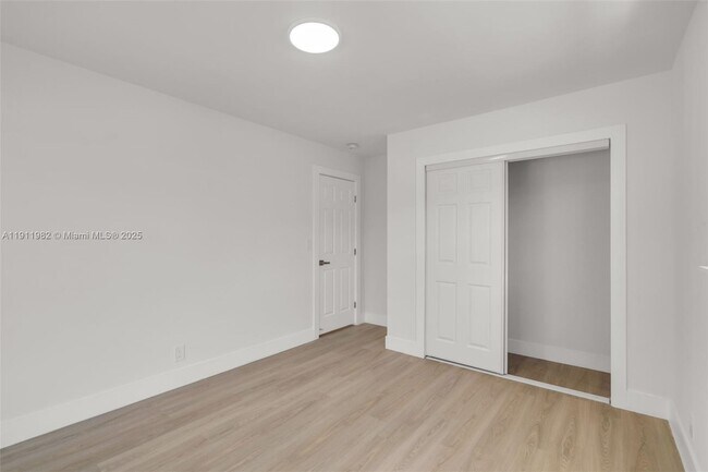 Photo - 3920 Hayes St