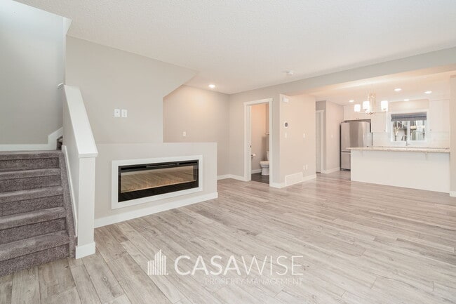 Photo - 1005-1005 Graydon Hill Blvd SW